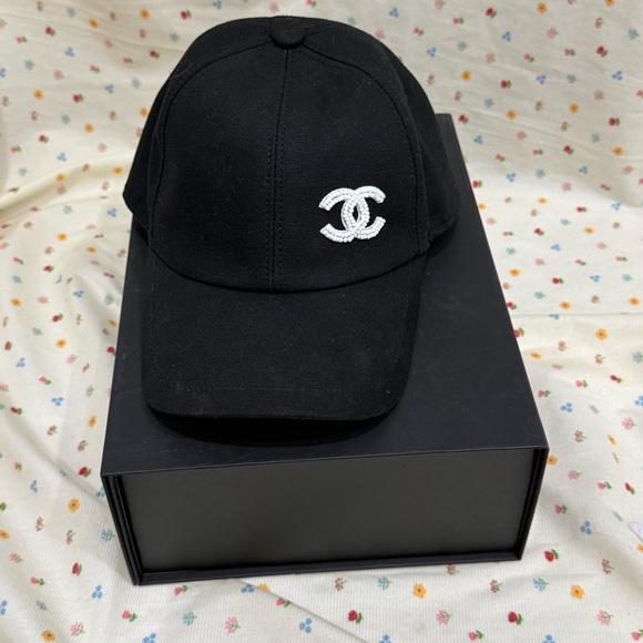 Chanel Women\'s Black Cap main image 4
